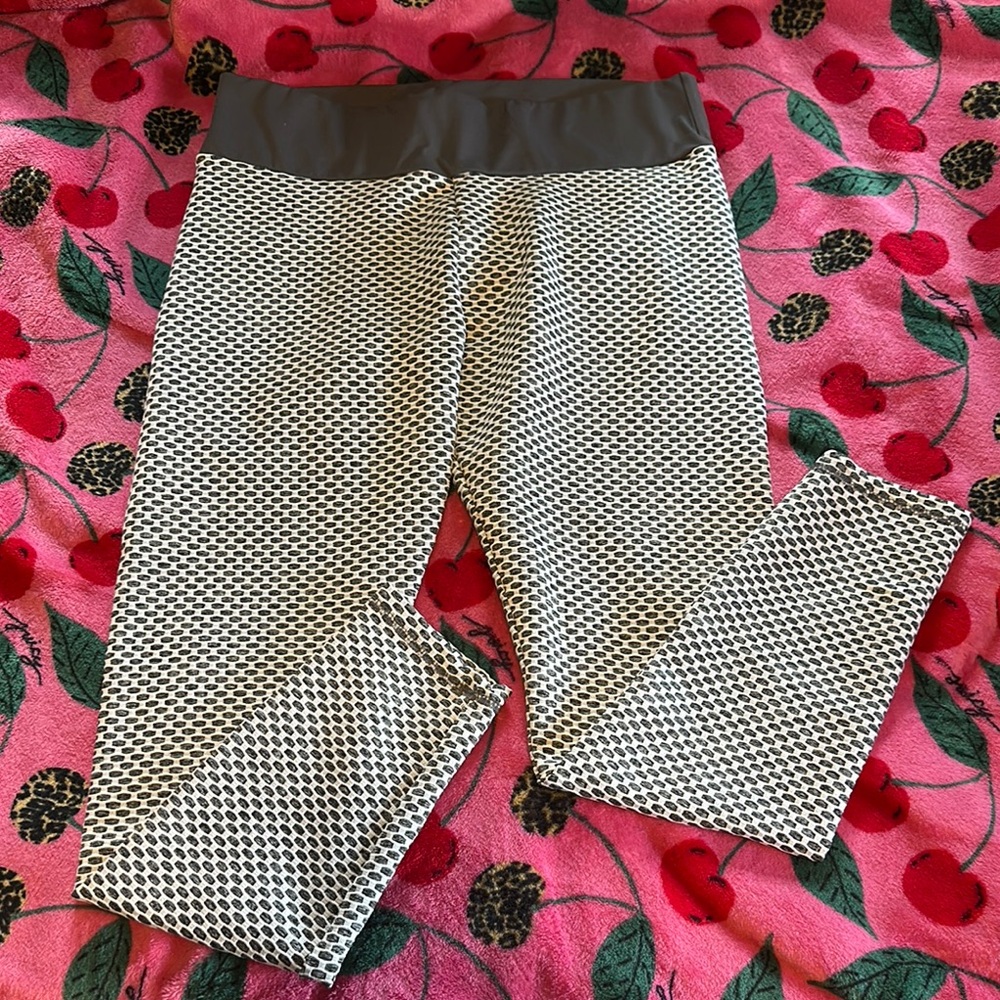 viral butt scrunch leggings